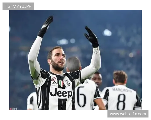 米尔纳成功获得欧足联B级教练证积极参与球队赛前备战会议